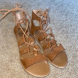 SO gladiator sandals